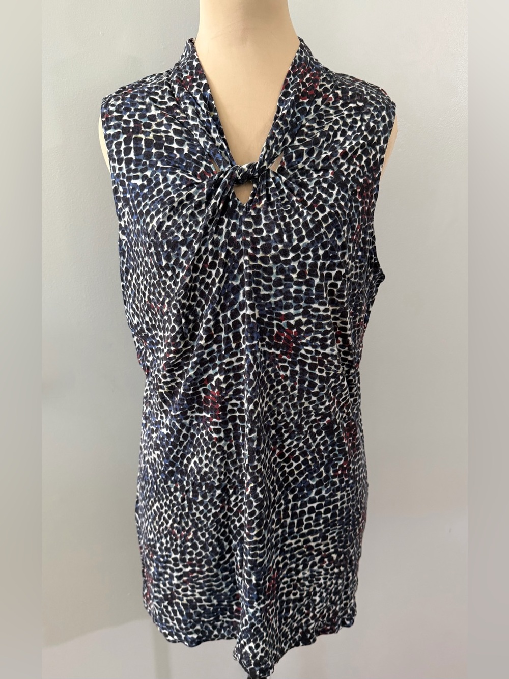 CAbi Black White Red Blue Sleeveless Keyhole Women's Tank Camisole Blouse Shirt